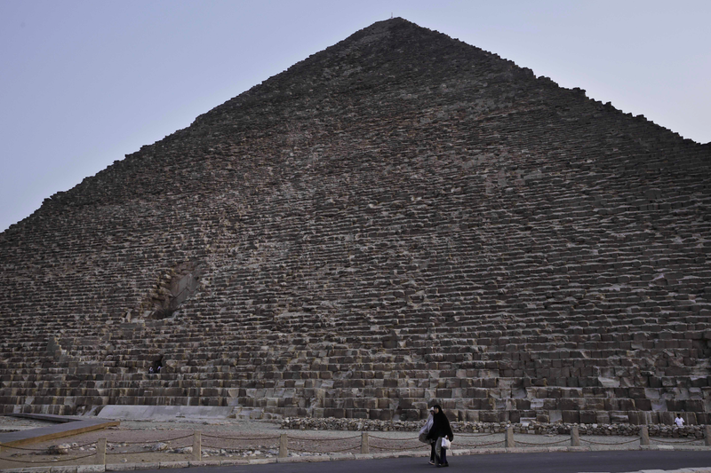 Illustration for article titled There Are Strange Hot Spots On Giza's Great Pyramid, And No One's Quite Sure WhyÂ